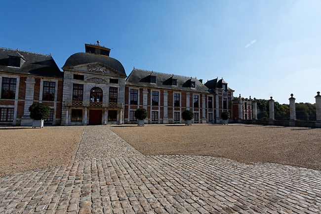 Chateau du Champ de Bataille-035